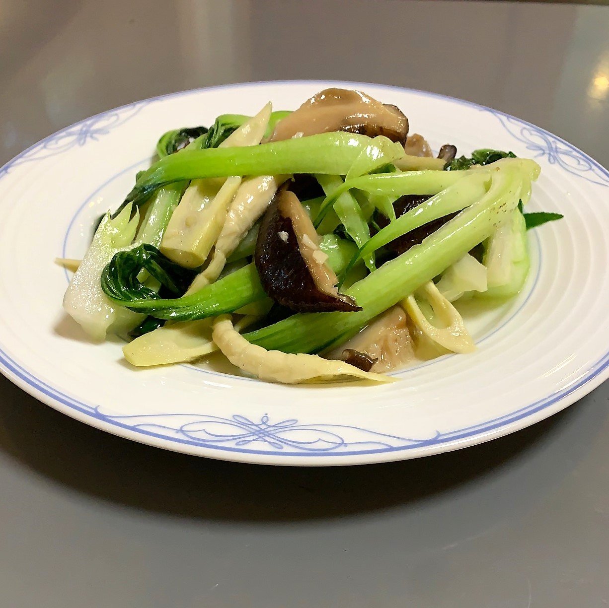 チンゲン菜と椎茸の炒め